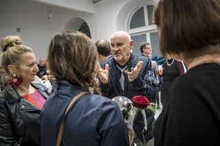 Gwiazdor Na Wspólnej zaatakowany przez fankę! Niech pan już przestanie chlać!