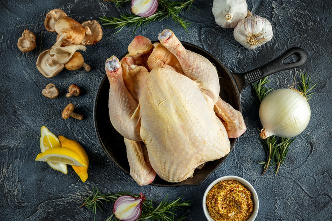 Kurczak zagrodowy, ekologiczny, organiczny: dlaczego warto jeść zdrowe mięso drobiowe