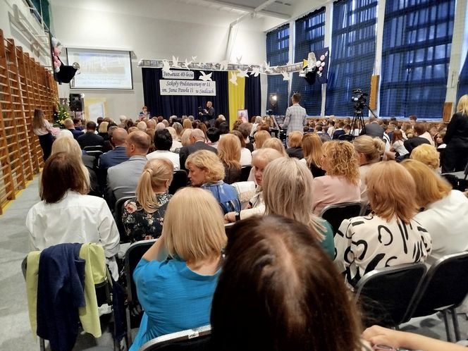 Jubileusz 40-lecia połączony był ze świętem szkoły, ponieważ obchodzi ona również 28. rocznicę nadania imienia.