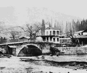 Najstarszy most... Most w Izmirze nie jest z pewnością pierwszym mostem zbudowanym przez człowieka ale należy do grupy najdłużej używanych obiektów tego typu - funkcjonuje co najmniej od 2850 lat
