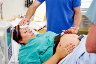 Naturalne i farmakologiczne metody znieczulenia porodowego – skuteczność, bezpieczeństwo