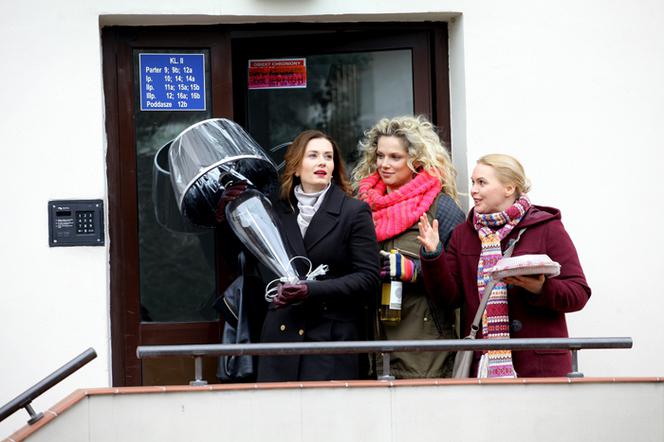 Przyjaciółki 3 sezon odcinek 33. Zuza (Anita Sokołowska), Patrycja (Joanna Liszowska), Anka (Magdalena Stużyńska)