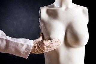 Usunięcie piersi – jak przebiegała operacja Angeliny Jolie, która poddała się podwójnej mastektomii?