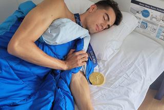 Mistrz Kajetan Duszyński śpi ze złotym medalem