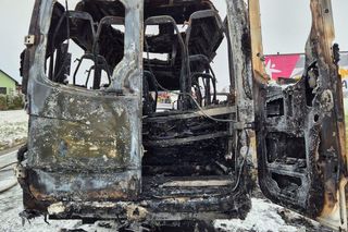 Bus spłonął doszczętnie pod Tarnowem. Podróżowało nim 25 osób