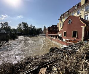 Mieszkańcy Kłodzka i Stronia Śląskiego rozpoczęli wielkie sprzątanie. Chcą zwalczyć skutki powodzi