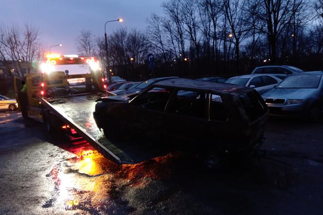 Odholowano zalegające auto