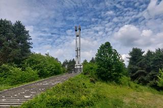 Pomnik w Dolinie Śmierci w Fordonie jest w opłakanym stanie. Jeden z kłosów wygląda na ułamany, a teren jest ogrodzony taśmą