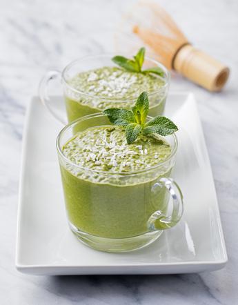 Shake z zielonej herbaty, miodu i cynamonu