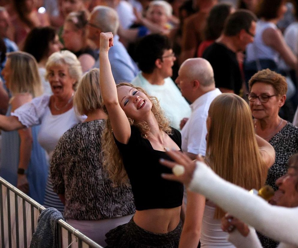 Potańcówka przed Teatrem Śląskim w Katowicach (09.08)