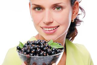 Czarna porzeczka to prawdziwa bomba witaminowa! Skąd w niej tyle witaminy C?