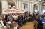 Protest mieszkańców sprzeciwiających się budowie wschodniej obwodnicy Tarnowa na granicy z Wolą Rzędzińską