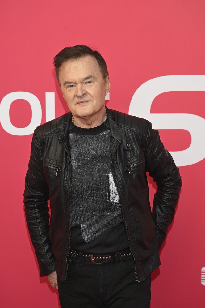 Konferencja prasowa 62. edycji Krajowego Festiwalu Polskiej Piosenki w Opolu. Tłum gwiazd na czerwonym dywanie