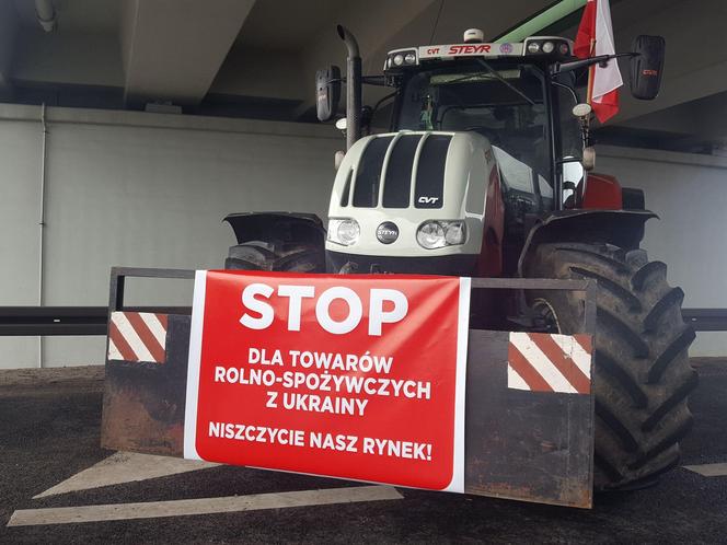 ​Na S5 koło Leszna zaczęła się druga doba rolniczego protestu