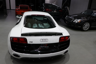 Fit Lovers kupili sobie nowy samochód z silnikiem V10. To sportowe coupe kosztuje krocie!