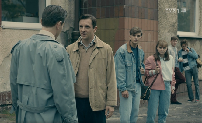 Stulecie Winnych 4, odc. 48: Komornicki (Marcin Kwaśny), Julian Czerwiec (Jacek Knap), Małgosia (Zofia Stafiej)
