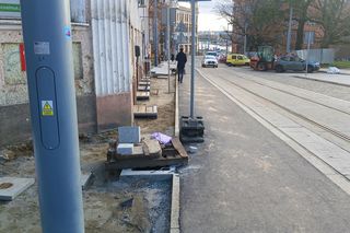 Chodnik dla szczupłych na ul. Dworcowej