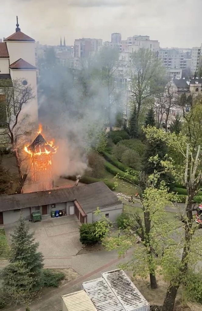 Ktoś podpalił zabytkową drewnianą mającą 208 lat dzwonnicę