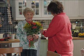 M jak miłość odc. 1886. Barbara (Teresa Lipowska), Marysia (Małgorzata Pieńkowska)