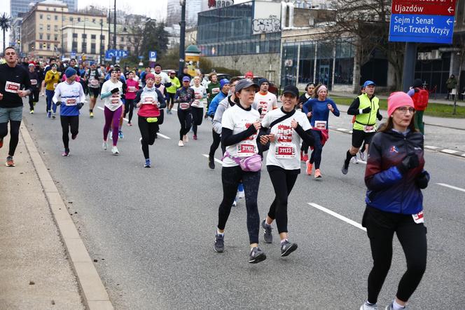 Bieg na Piątkę 2024, Warszawa - zdjęcia. Biegłeś? Szukaj się w galerii!