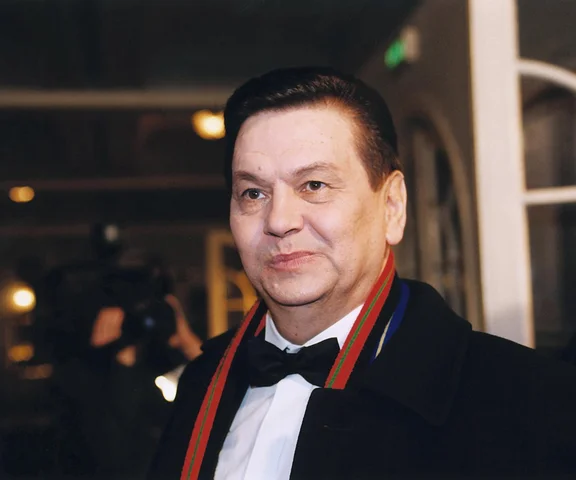 Kaczyński został pobity świecznikiem przez kochanka?!