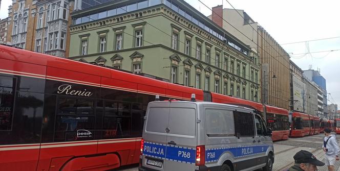 Centrum Katowic zablokowane. Tramwaje stanęły w korku