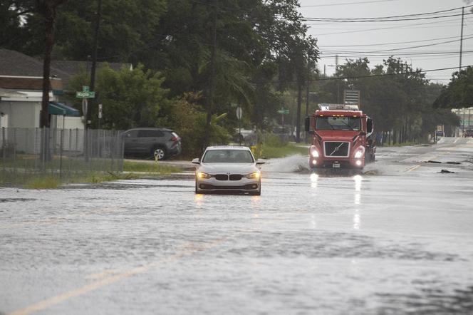 Huragan Debby wyrzucił na plaże kokainę wartą milion