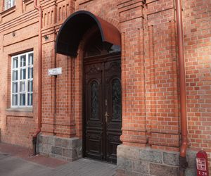 To najpiękniejsza kamienica w Białymstoku. Ceglana fasada z XIX wieku błyszczy do dziś