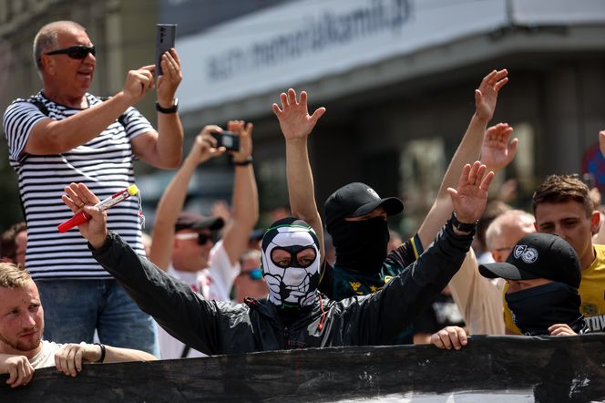 Protest przeciwko imigrantom.Tysiące kibiciów na ulicach Katowic