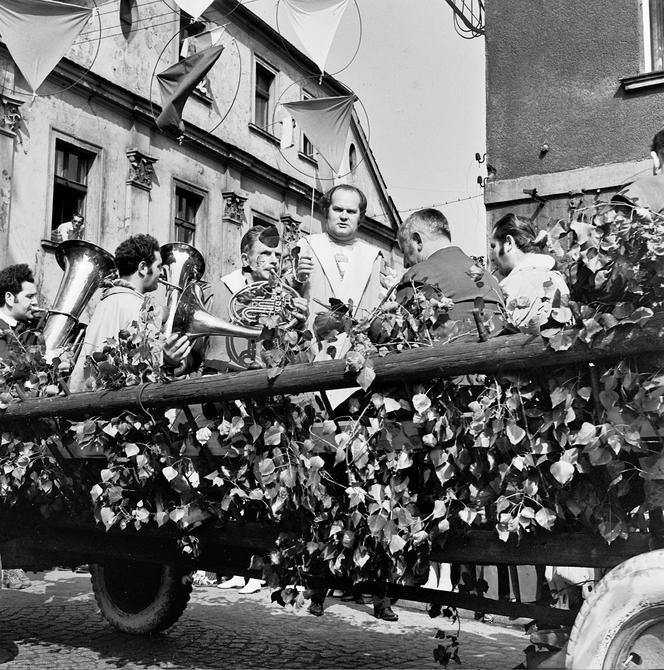 Pochód gwarkowski w latach 60. i 70.  Ale stroje! 