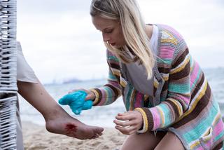 Motyw, odc. 2. Luiza (Grażyna Sobocińska) i Czarna (Agata Turkot) w młodości