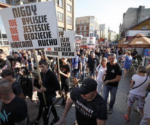 Czarna manifestacja kibiców Ruchu Chorzów