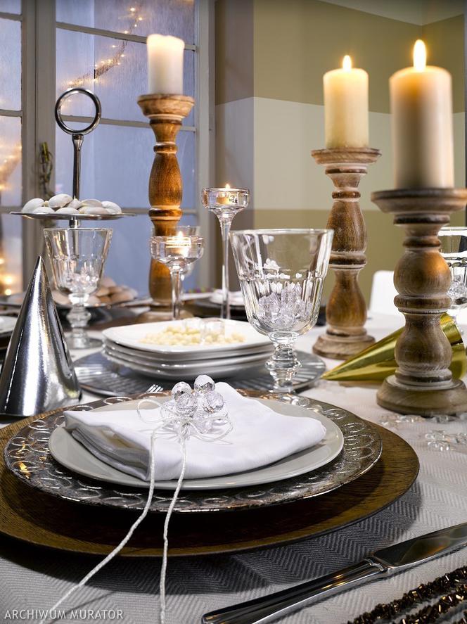 Elegancka dekoracja stołu na Sylwestra w domu