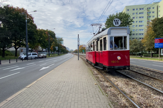 Niezwykły tramwaj z powstańcami. Wycieczka po Warszawie jak przed wojną