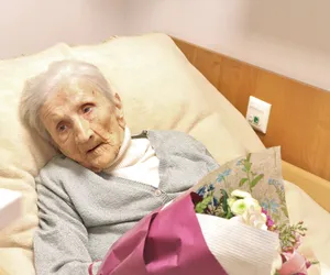 Pani Lucyna skończyła 100 lat. Kraśniczanka dostała kwiaty od urzędu miasta