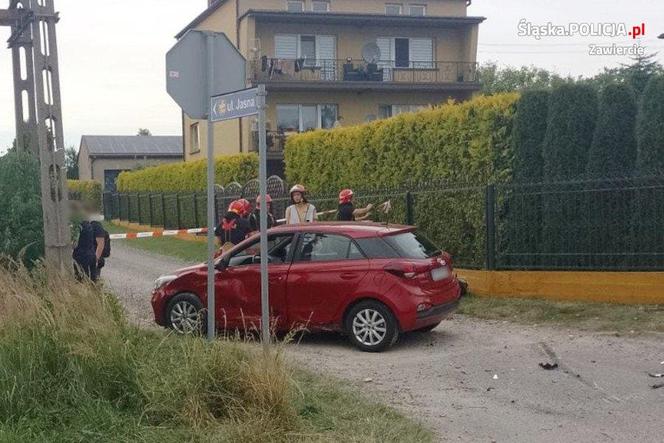 Tragedia pod Zawierciem. Motocyklista wjechał w samochód 70-latki. Zginął na miejscu
