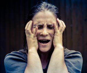 Brzmi jak bajka, ale zamienia życie w koszmar. Syndrom Alicji w Krainie Czarów