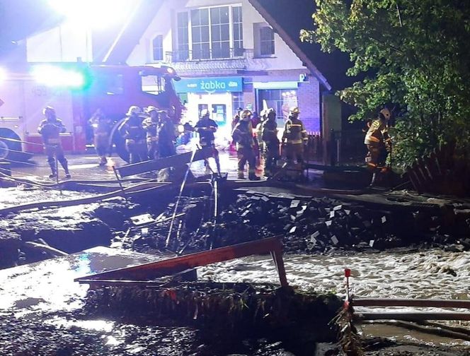 Burza w Pilchowicach. Woda zalała centrum wsi