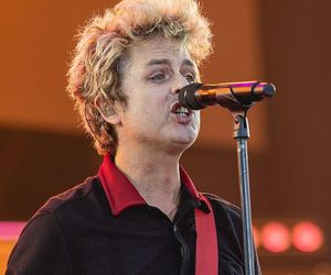 Billie Joe Armstrong (Green Day) wyrzucił ze sceny fana, który zaczął grać na gitarze... hit Oasis [WIDEO]. Najlepsza piosenka wieczoru