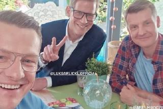 M jak miłość po wakacjach. Piotrek (Marcin Mroczek), Paweł (Rafał Mroczek), nowy bohater - trzeci brat (Łukasz Garlicki)