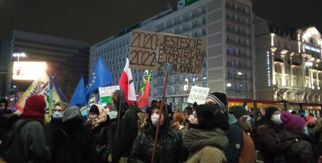 Strajk Kobiet w Warszawie. Takie transparenty mieli ze sobą protestujący (29.01.2021)