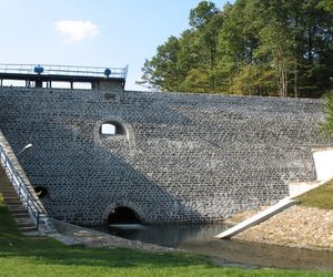 Tama w Jarnołtówku wymaga drobnych napraw - tak wynika z ekspertyzy 