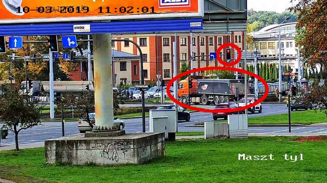 Przez Rondo Fordońskie na czerwonym! Wykroczenie kierowców w oku policyjnej kamery 