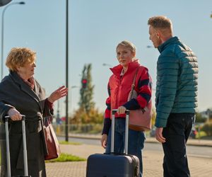 Na Wspólnej odc. 3966. Kamil Hoffer (Kazimierz Mazur), Łucja Agier (Magdalena Kaczmarek), profesor Agier (Małgorzata Knothe)