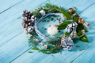 Stroiki świąteczne z szyszek - Boże Narodzenie 2023
