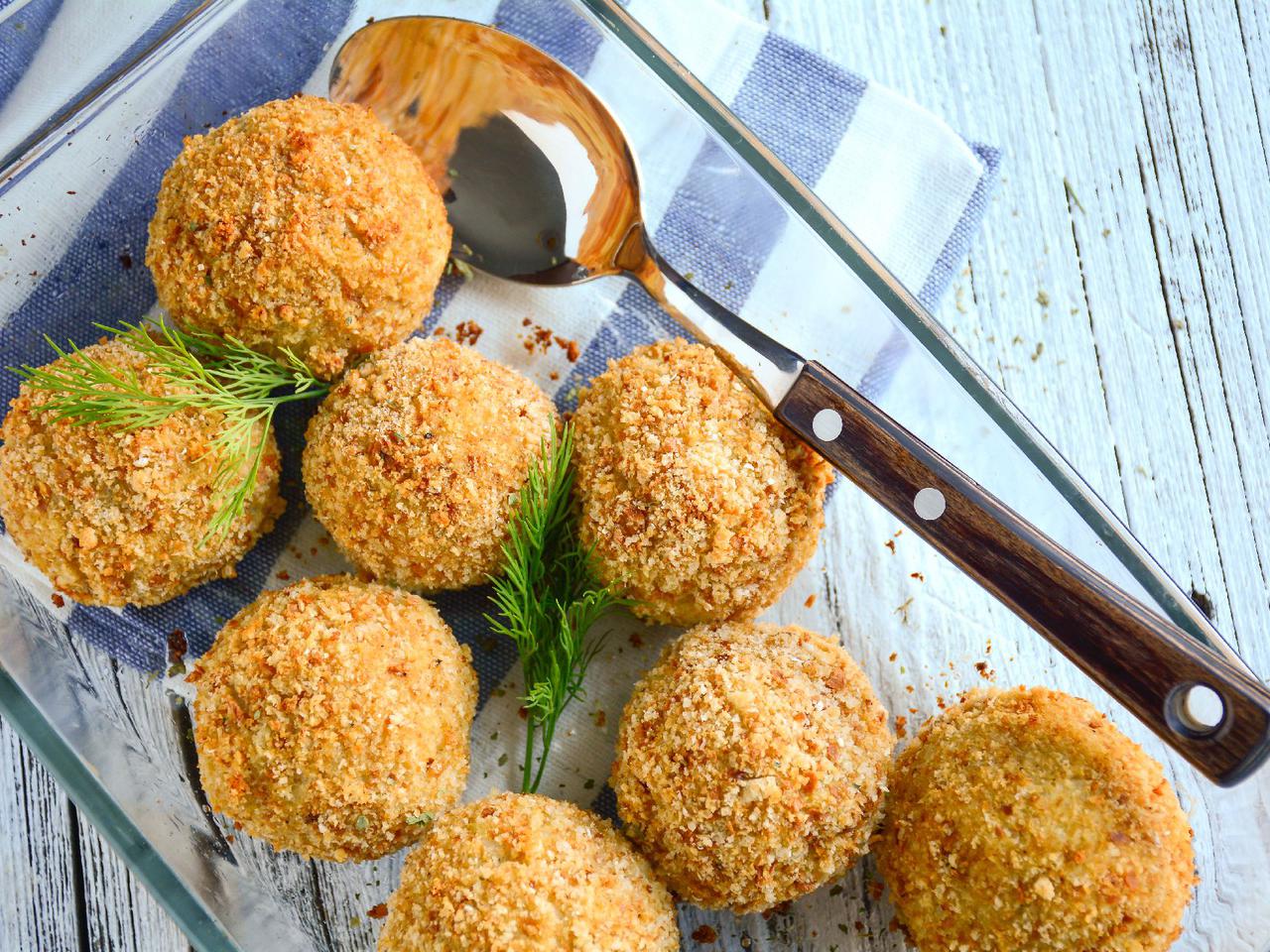Klopsiki śledziowe - przepis na zdrowe rybne danie, które nie ruinuje budżetu