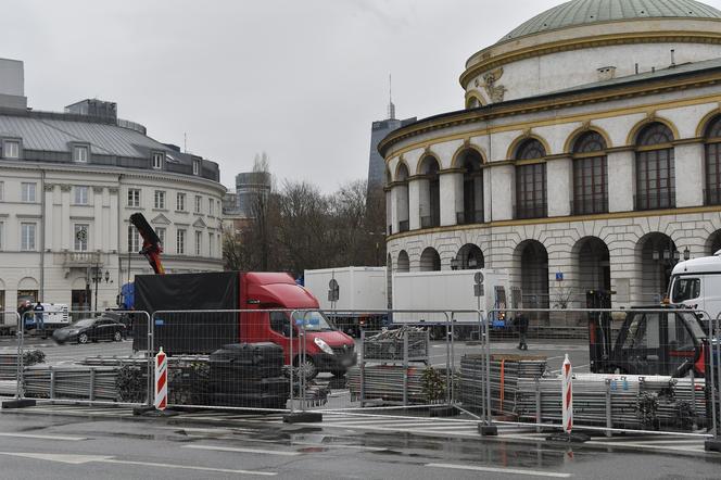 Finał WOŚP 2023. Budowa sceny w Warszawie