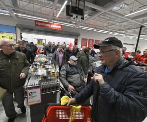 Wielkie otwarcie sklepu szwedzkiego giganta w Warszawie. Były gigantyczne promocje i długie kolejki