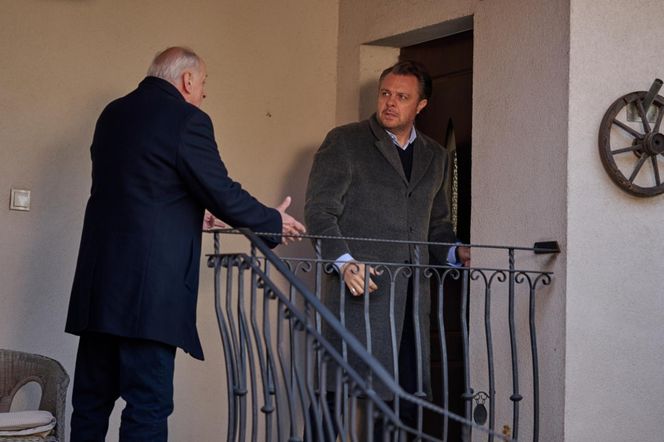 Na Wspólnej odc. 4044: Hebel (Tadeusz Huk), Konrad (Marek Bukowski)