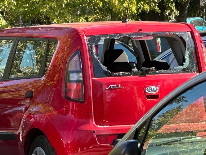 Uszkodzone samochody na Mokotowie